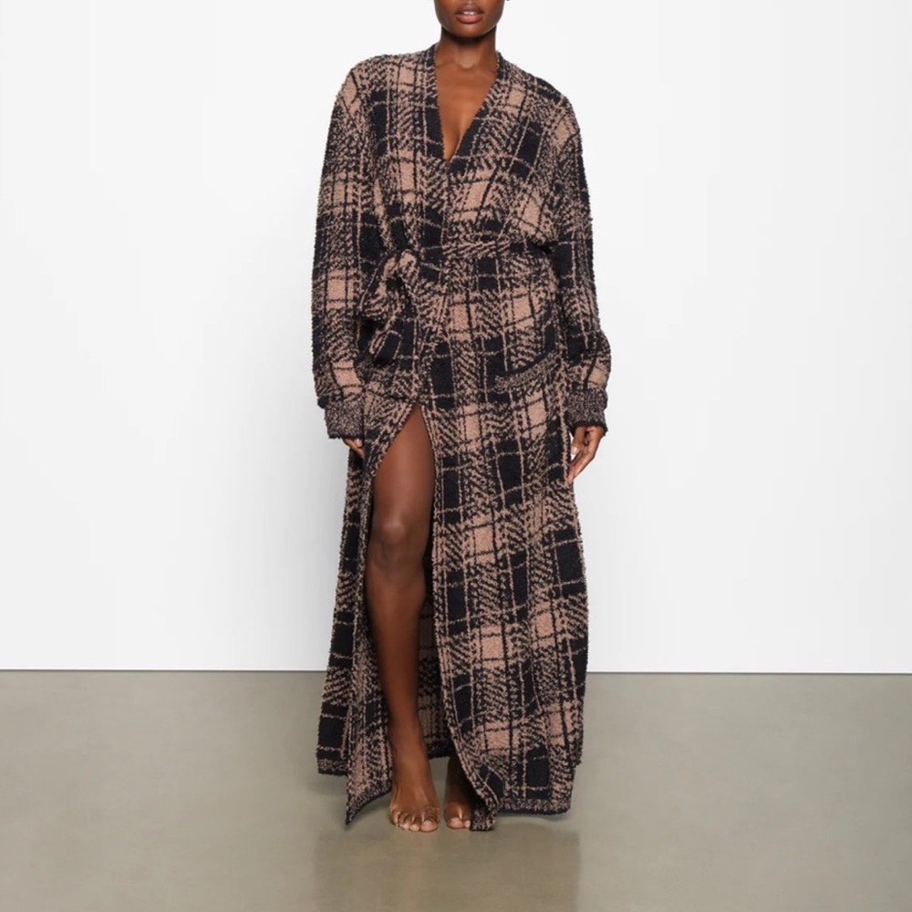 SKIMS soft lounge long robe 🤎🖤